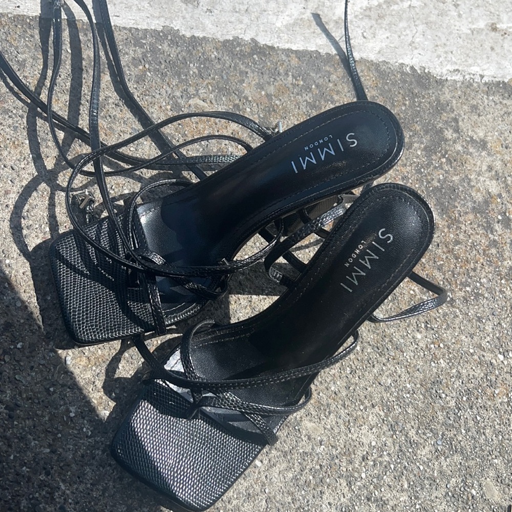 Simmons heels good condition!